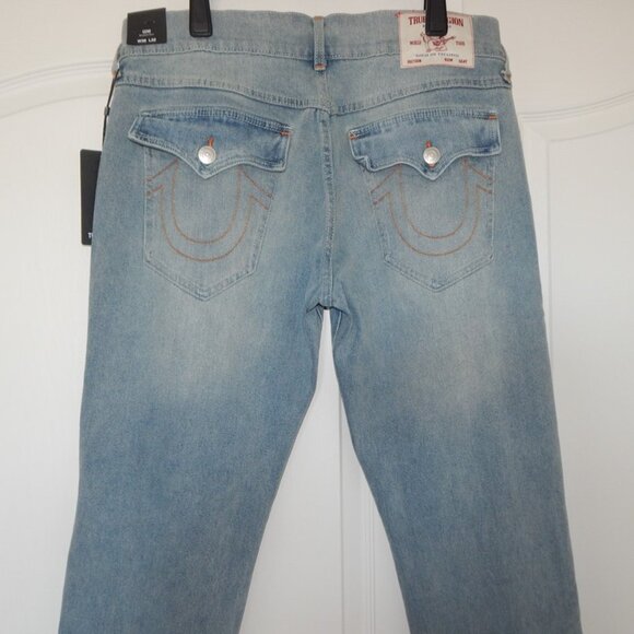 True Religion Men’s GENO SN Flap Relaxed Slim Light Brick Wash Jeans 36x32 NWT - Picture 6 of 10